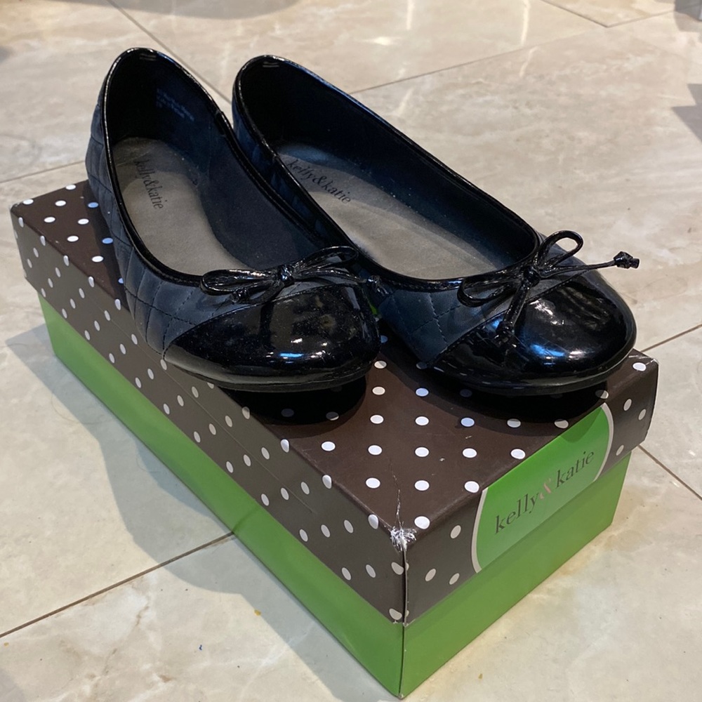 Kelly & Katie black flats 8 Wide